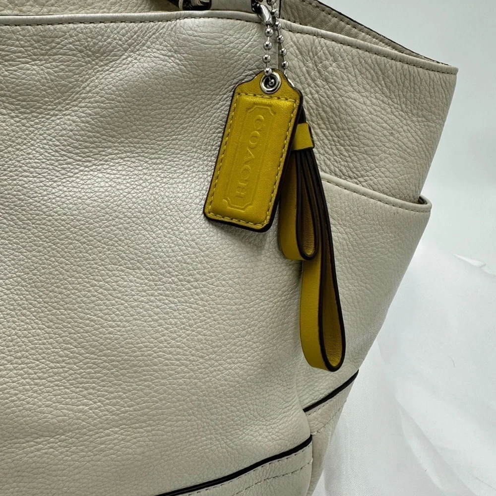COACH PARK LEATHER CARRIE TOTE SILVER & PARCHMENT‎ F23284